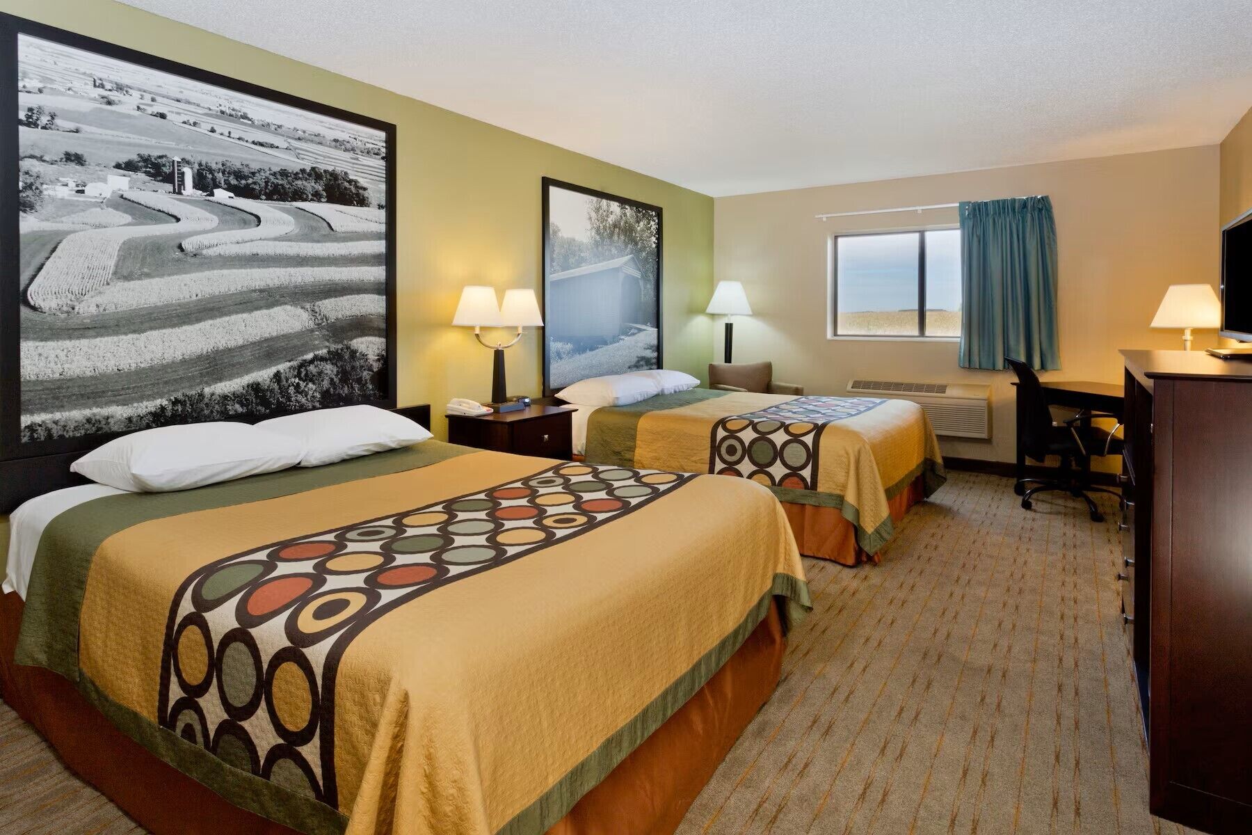 Desk, free cribs/infant beds, rollaway beds, free WiFi