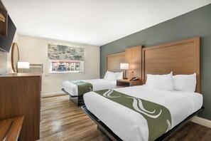 Individually decorated, individually furnished, desk, laptop workspace - Quality Inn Chesapeake - Greenbrier (Chesapeake)