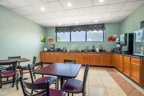 Breakfast area - Quality Inn Chesapeake - Greenbrier (Chesapeake)
