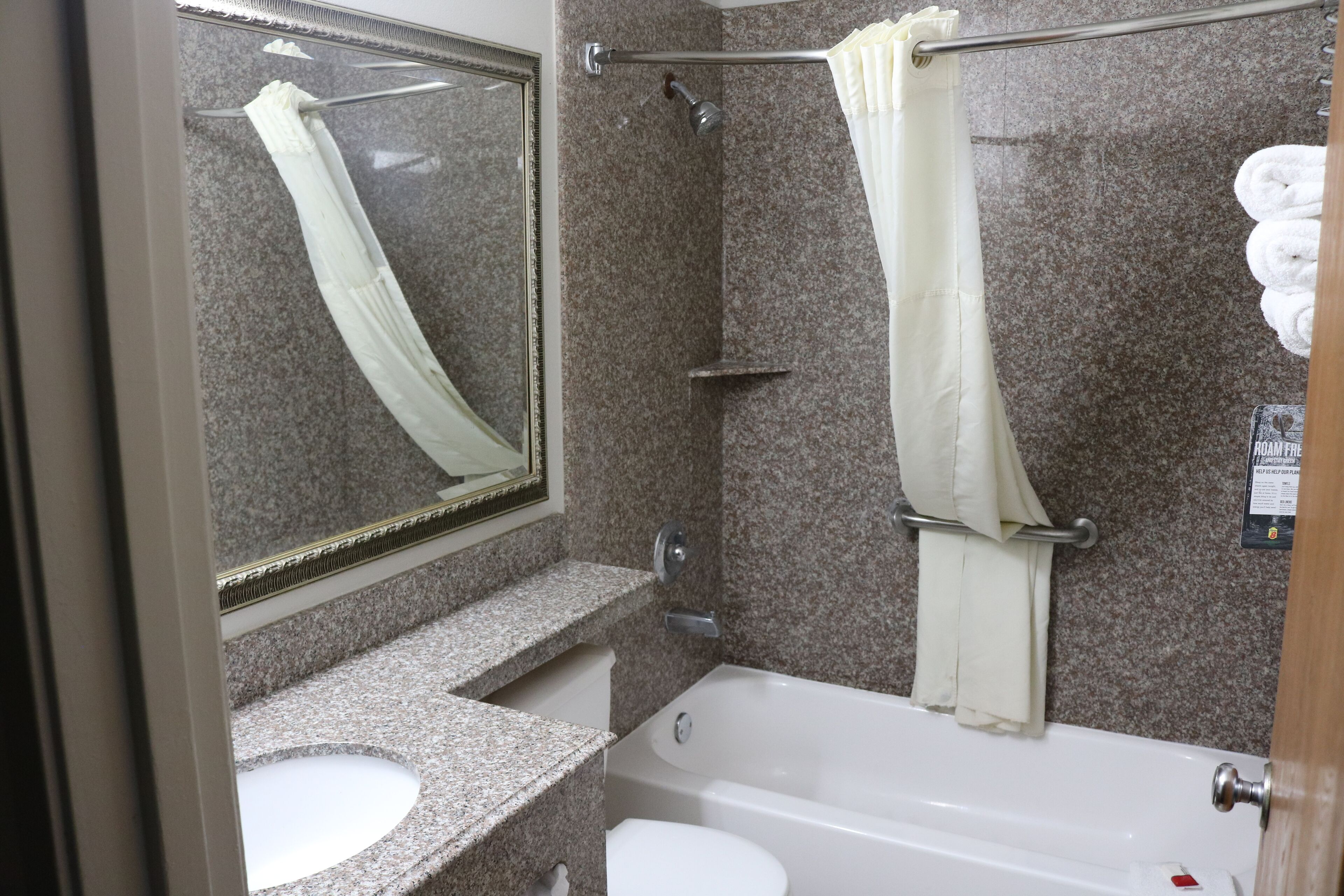 Photo - Super 8 by Wyndham San Antonio/I-35 North