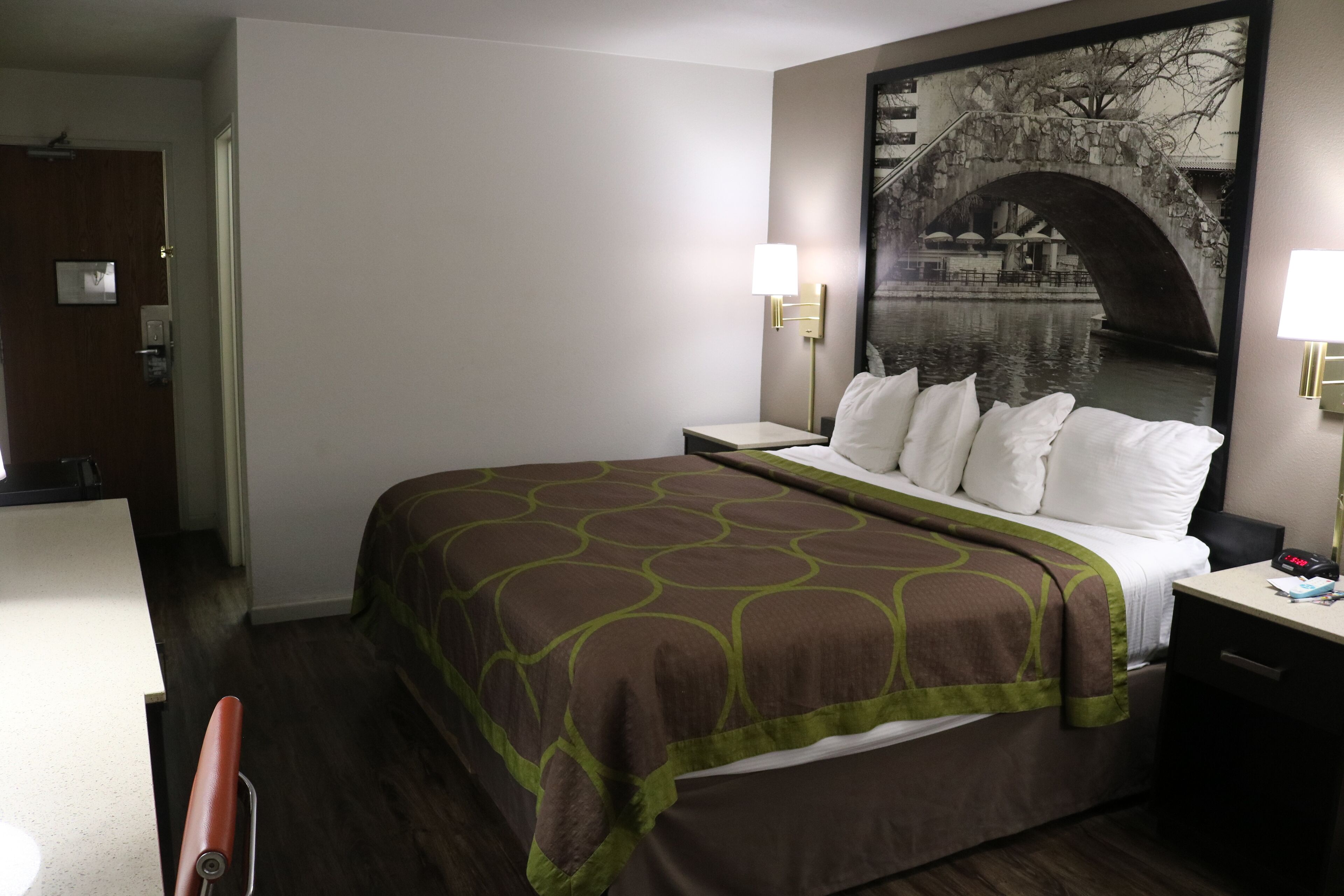 Photo - Super 8 by Wyndham San Antonio/I-35 North