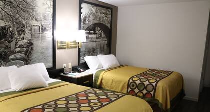 Super 8 by Wyndham San Antonio/I-35 North