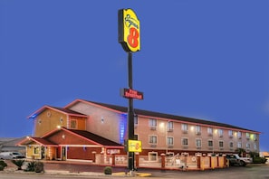Exterior - Super 8 by Wyndham San Antonio/I-35 North (San Antonio)