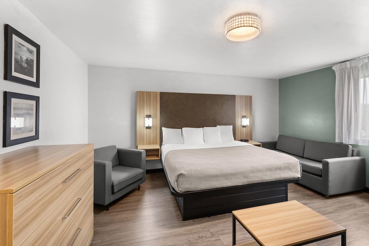Suite, 1 trĂšs grand lit, non-fumeurs | Bureau, draps fournis