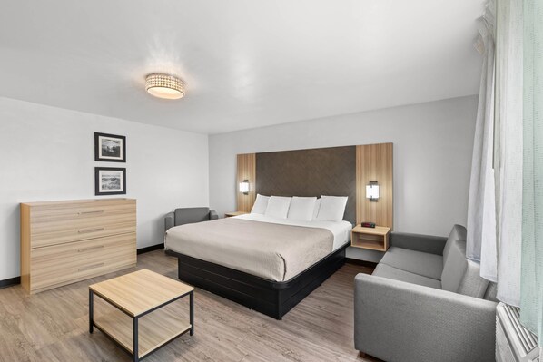 مكتب وملاءات أسرّة