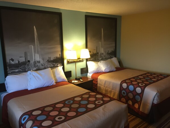 Free cribs/infant beds, rollaway beds, free WiFi, bed sheets - Super 8 by Wyndham Woodstock (Woodstock)