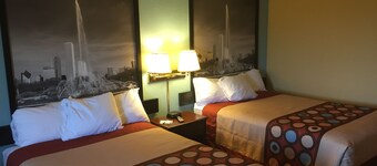 Super 8 by Wyndham Woodstock