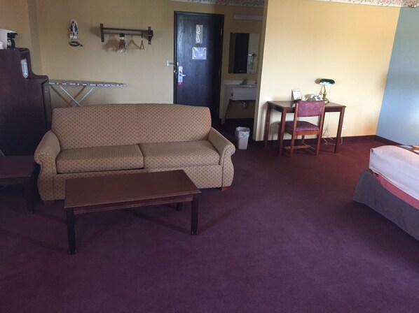 Free cots/infant beds, rollaway beds, bed sheets - Super 8 by Wyndham Woodstock (Woodstock)