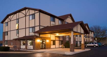 Super 8 by Wyndham Woodstock