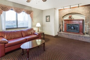 Free cribs/infant beds, rollaway beds, free WiFi, bed sheets - Super 8 by Wyndham Woodstock (Woodstock)