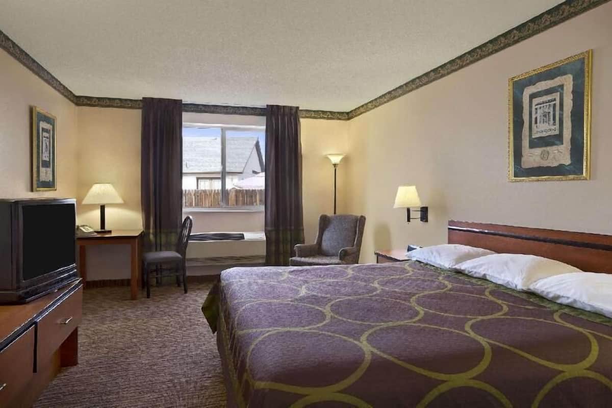 Desk, laptop workspace, cribs/infant beds, rollaway beds