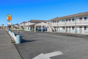 Exterior - Super 8 by Wyndham Crescent City (Crescent City)