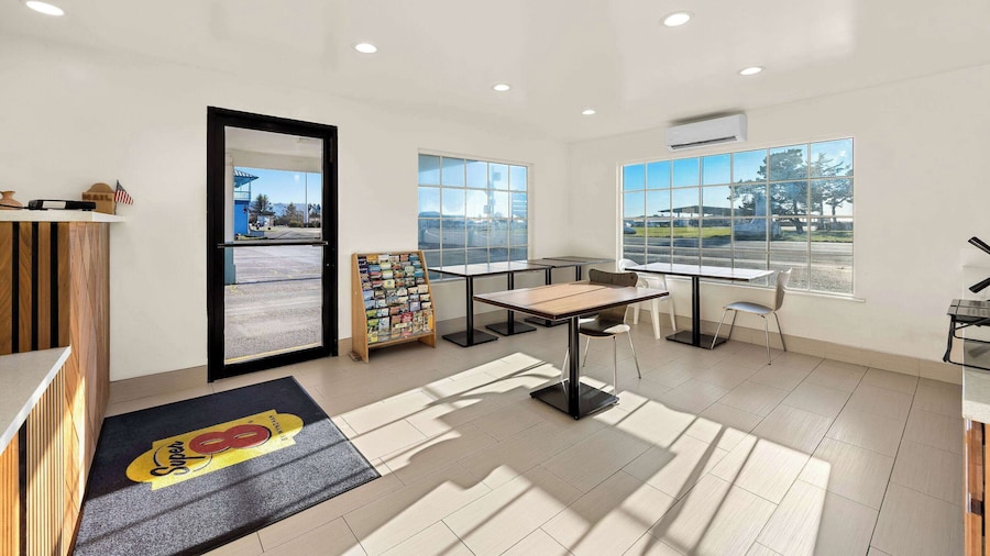 Super 8 by Wyndham Crescent City