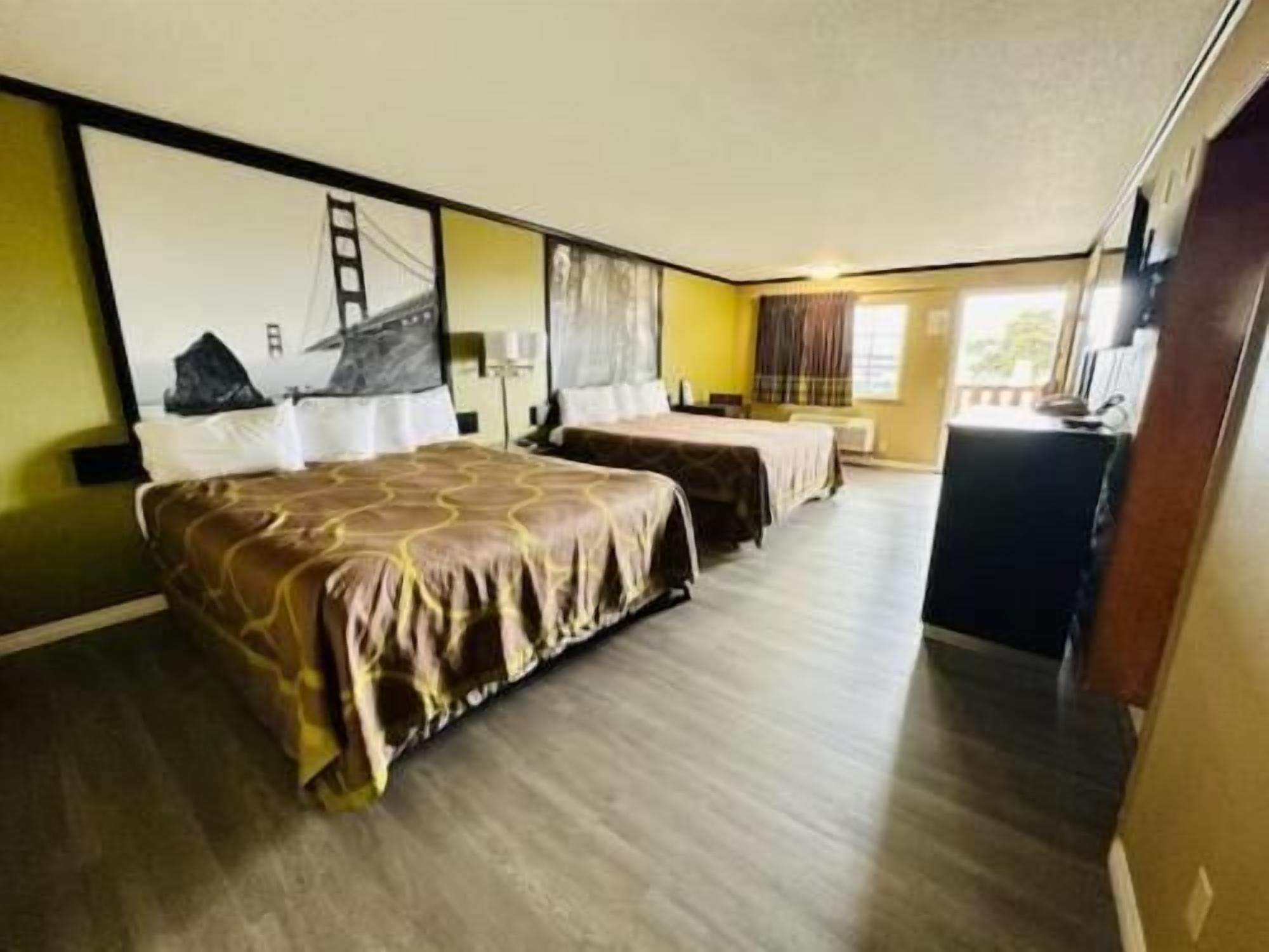 Cunas gratuitas, wifi gratis, ropa de cama