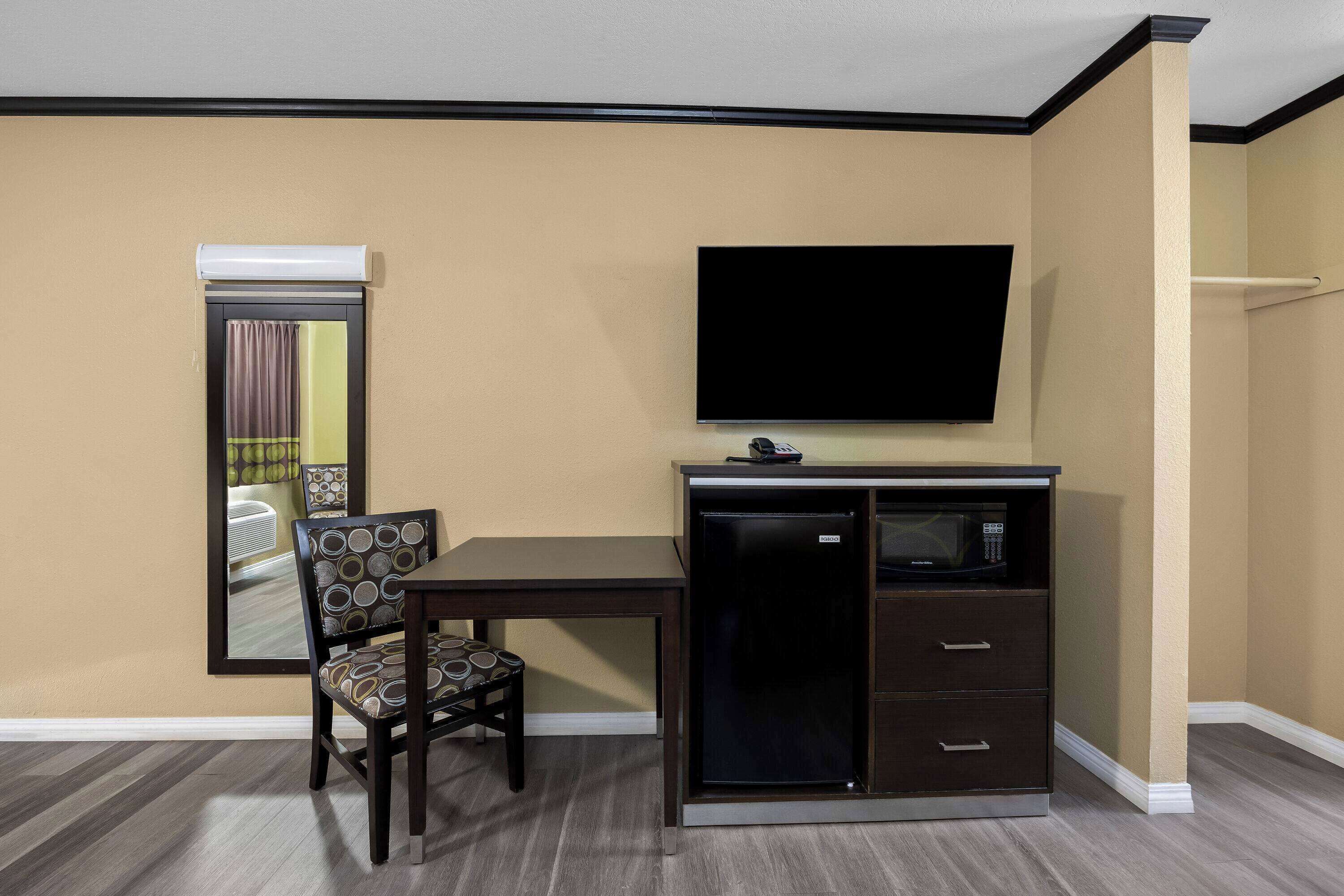 Standard Room, 2 Queen Beds | Free cots/infant beds, free WiFi, bed sheets