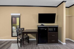 スタンダード ルーム クイーンベッド 2 台 | ベビーベッド (無料)、WiFi (無料)、ベッドシーツ