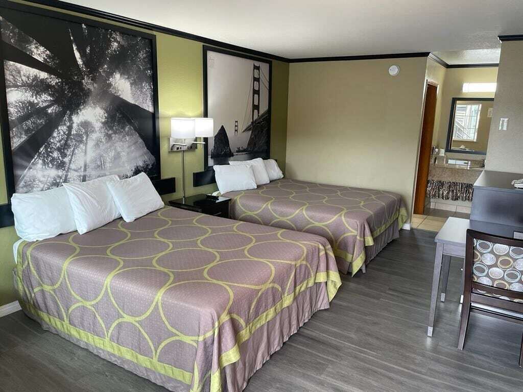 Cunas gratuitas, wifi gratis, ropa de cama