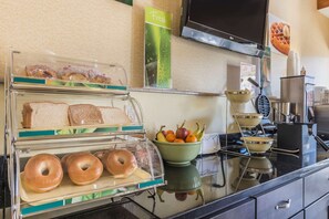 Desayuno continental gratuito y diario