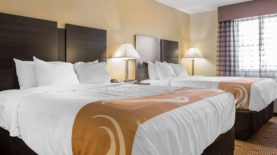 Quality Inn & Suites Pittsburgh Harmarville