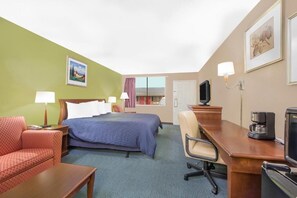 Kamar, 1 Tempat Tidur King, Bebas Asap Rokok, lemari es & microwave | Seprai Frette Italia, brankas, setrika/meja setrika, dan Wi-Fi gratis