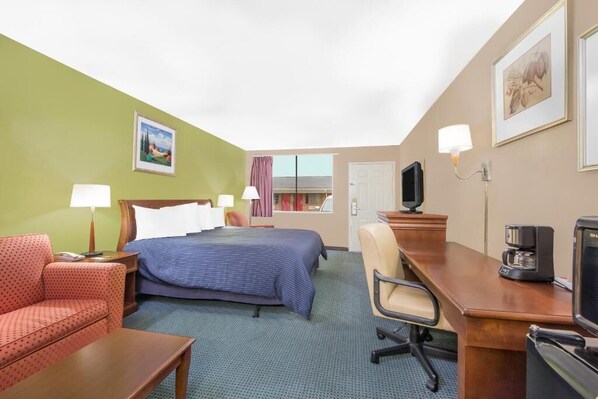 Room, 1 King Bed, Non Smoking, Refrigerator & Microwave | 1 bedroom, Frette Italian sheets, in-room safe, iron/ironing board