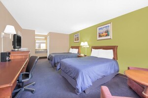 客房, 2 张双人床, 无烟房, 冰箱和微波炉 | 1 多间卧室、意大利 Frette 床单、客房内保险箱、熨斗/熨衣板