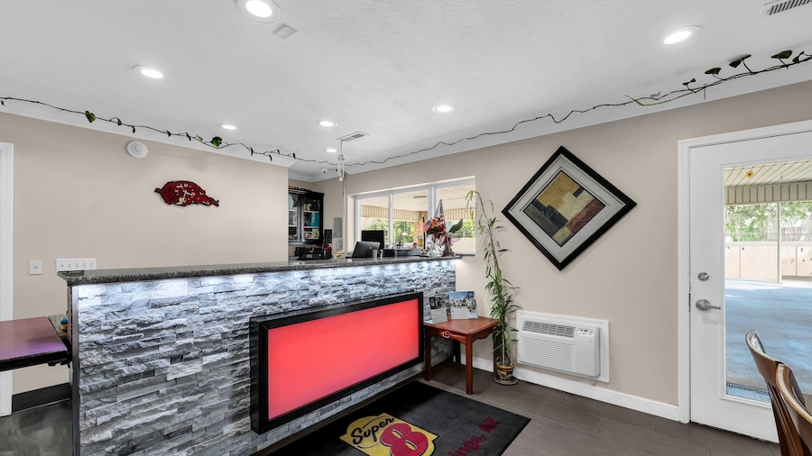 Super 8 by Wyndham Siloam Springs
