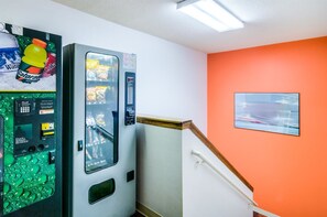Vending machine - Motel 6 Lansing, IL - Chicago South (Lansing)