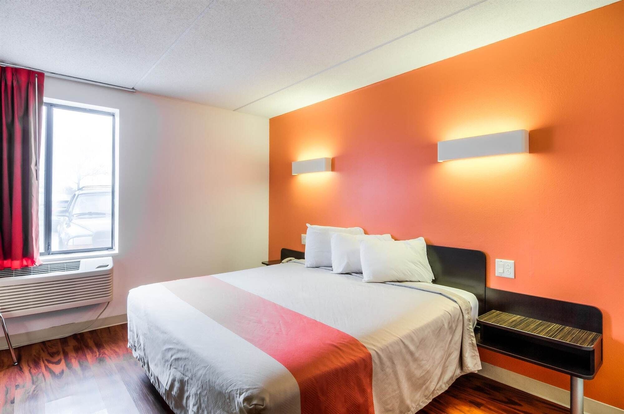 واي فاي مجانًا وملاءات أسرّة