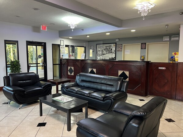 Lobby - Super 8 by Wyndham Norcross/I-85 Atlanta (Norcross)