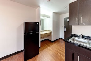 Fridge, microwave - Motel 6 Lebanon, IN (Lebanon)