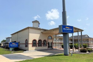 Exterior - Baymont by Wyndham New Braunfels TX (New Braunfels)