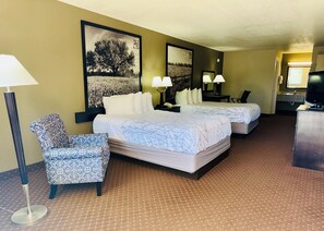 Deluxe Studio Suite, 2 Queen Beds, Non Smoking | Desk, laptop workspace, blackout drapes, soundproofing - Hill Country Inn & Suites - New Braunfels / Gruene (New Braunfels)