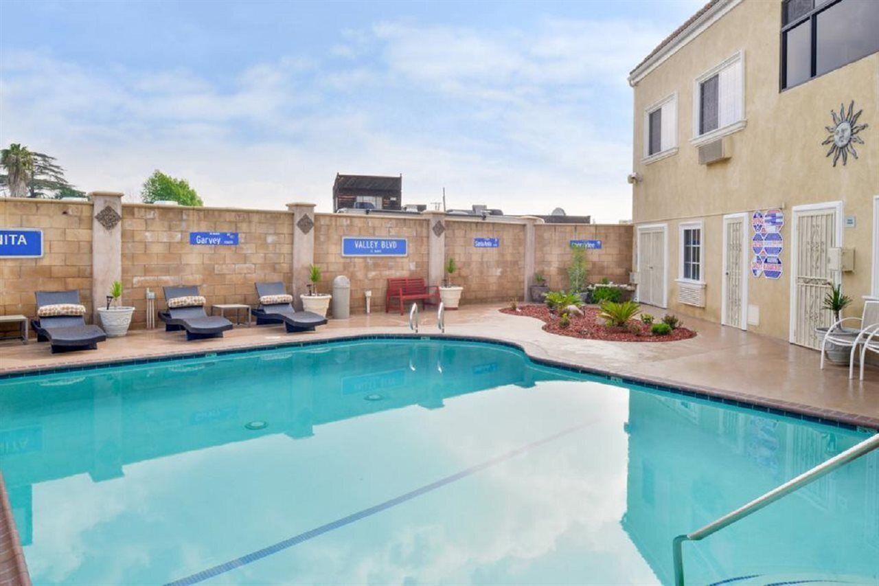 屋内プール、屋外プール