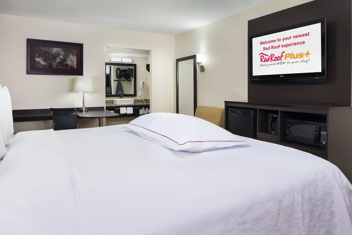 Premium-Zimmer, 1 King-Bett (Upgraded Bedding & Snack, Smoke Free) | 1 Schlafzimmer, Schreibtisch, Bügeleisen/Bügelbrett