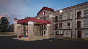 Exterior - Red Roof Inn PLUS+ Birmingham East - Irondale/ Airport (Birmingham)