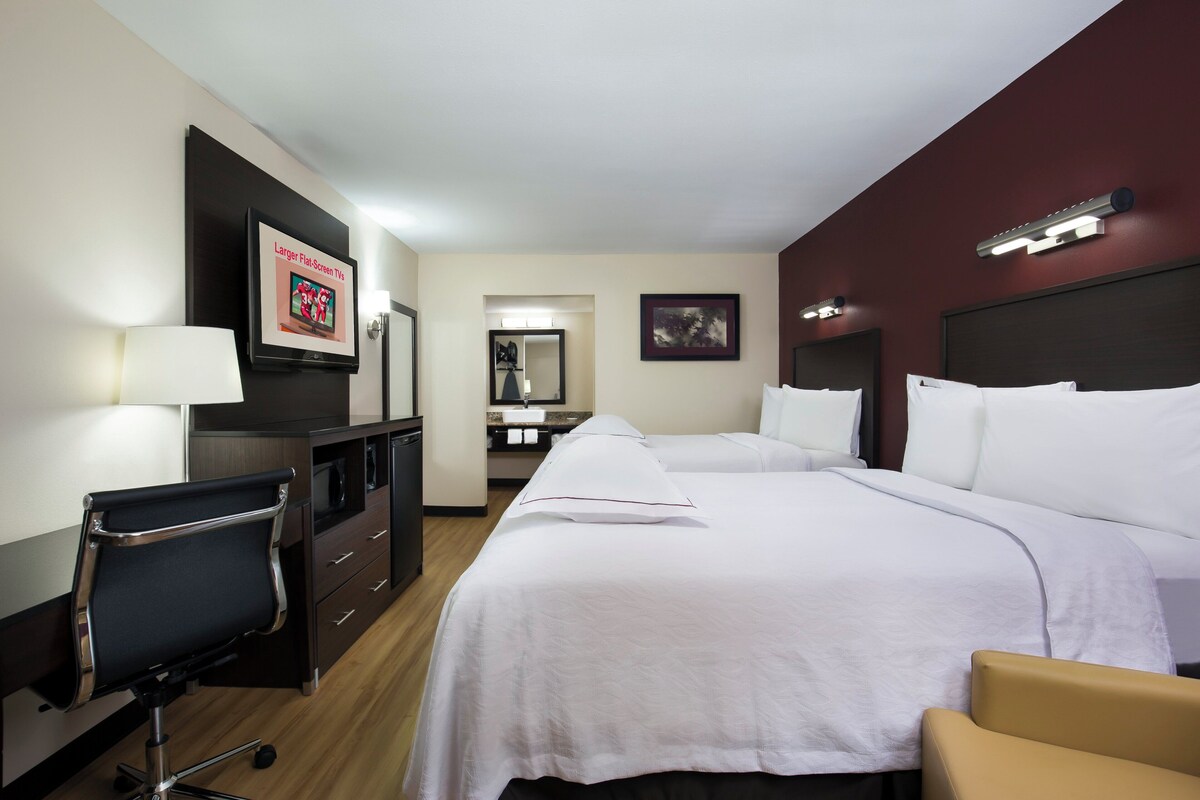 Premium Room, 2 Double Beds (Upgraded Bedding & Snack, Smoke Free) | 1 bedroom, desk, iron/ironing board, free cots/infant beds