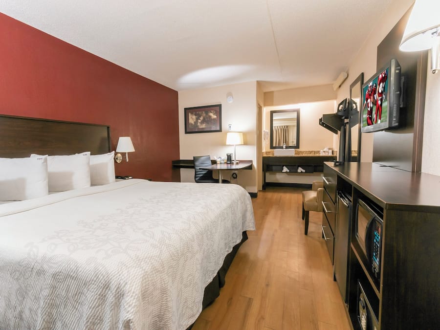 1 bedroom, desk, iron/ironing board, cribs (free)