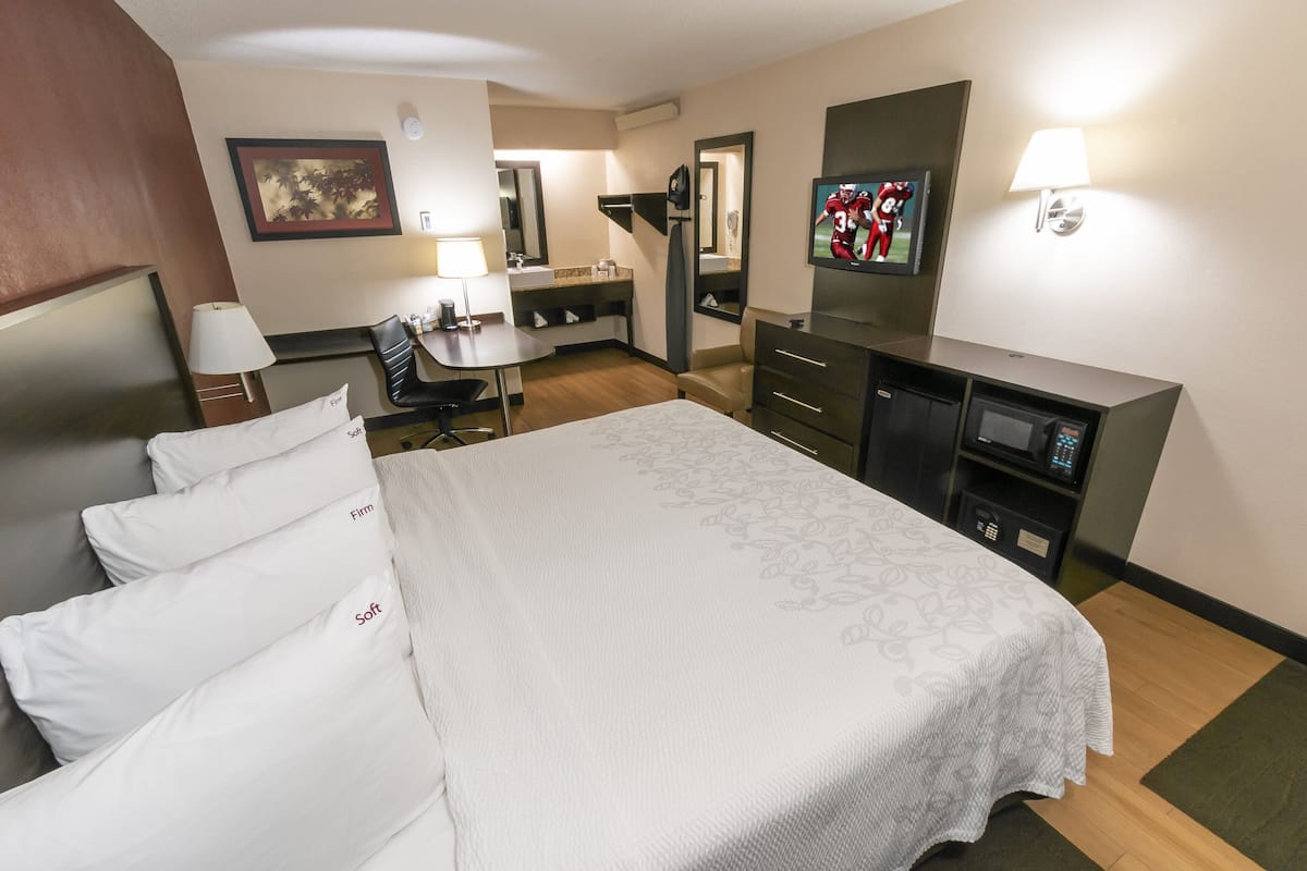 Superior-Zimmer, 1 King-Bett (Smoke Free) | 1 Schlafzimmer, Schreibtisch, Bügeleisen/Bügelbrett