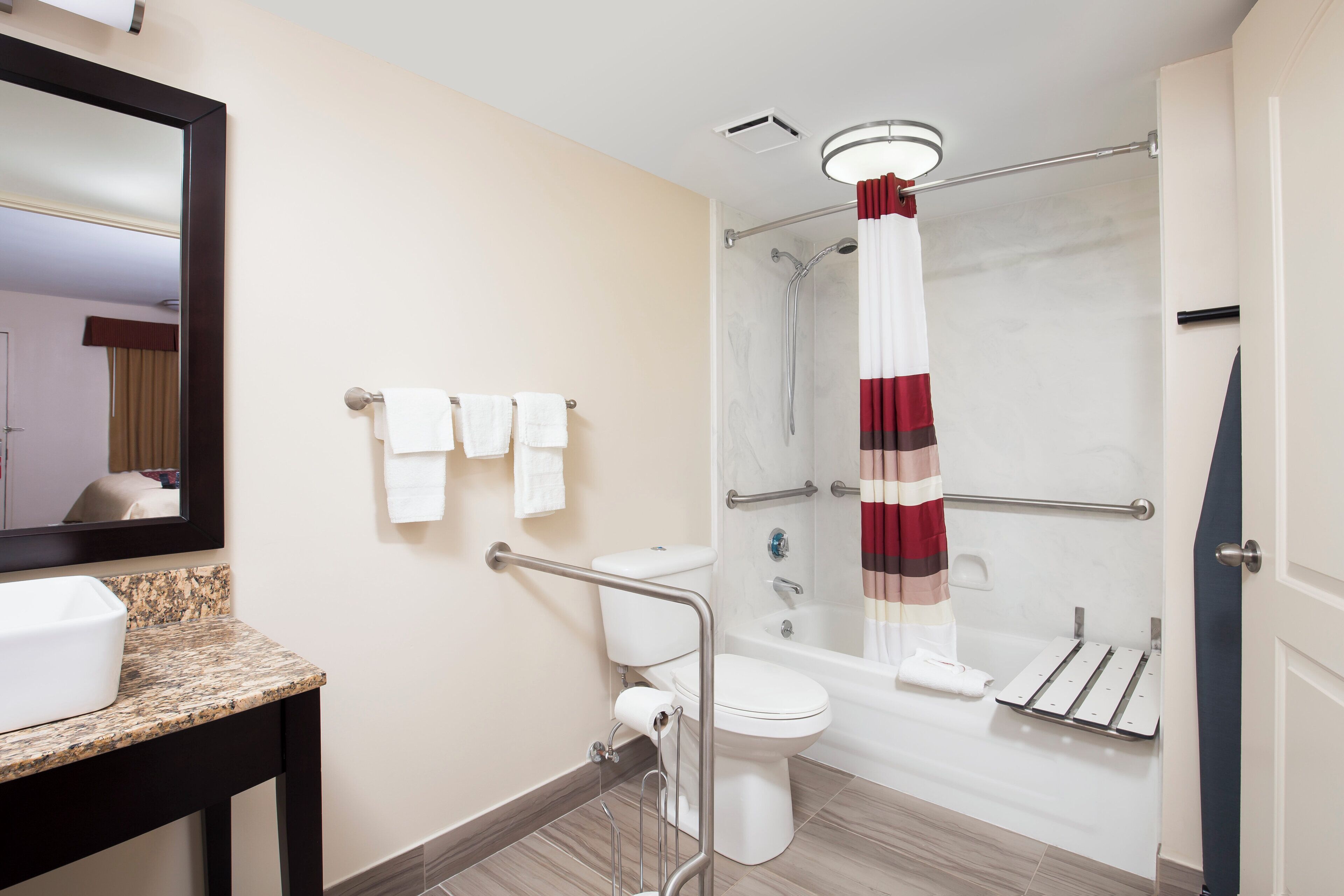 Deluxe Room, 1 King Bed, Accessible (Smoke Free) | Bathroom