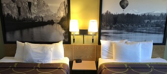 Super 8 by Wyndham Redmond