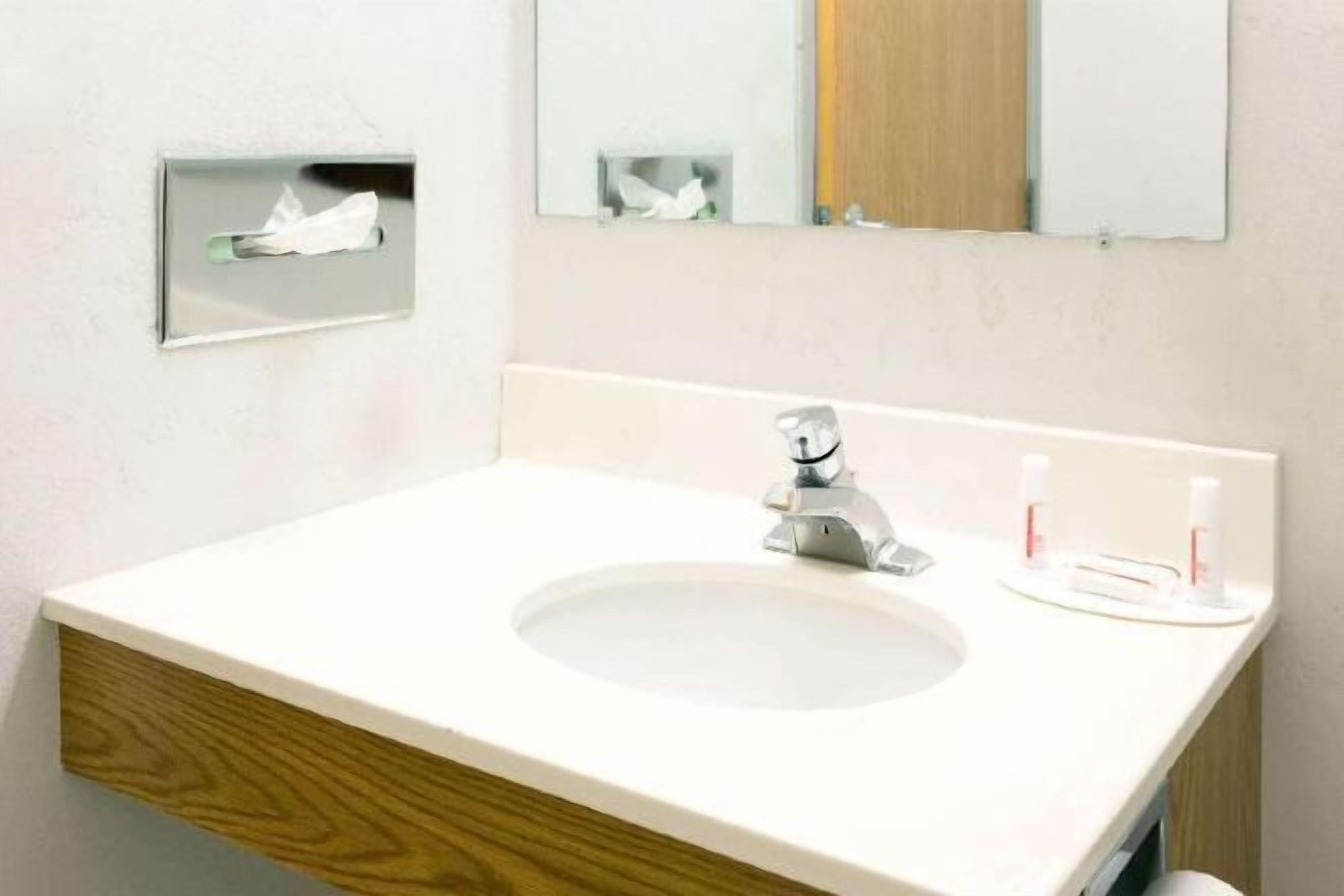 浴室 | 淋浴/浴缸二合一、免費盥洗用品、吹風機、毛巾