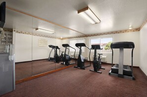 Fitness facility - Super 8 by Wyndham Austin North/University Area (Austin)