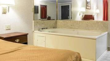 Habitación estándar, 1 cama King size, para no fumadores, hidromasaje | Wifi gratis y ropa de cama