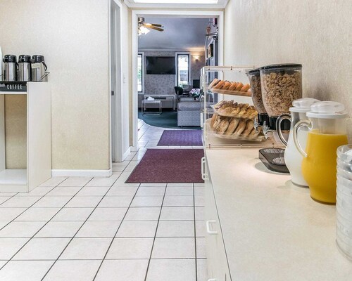 Rodeway Inn Madison Heights - Detroit