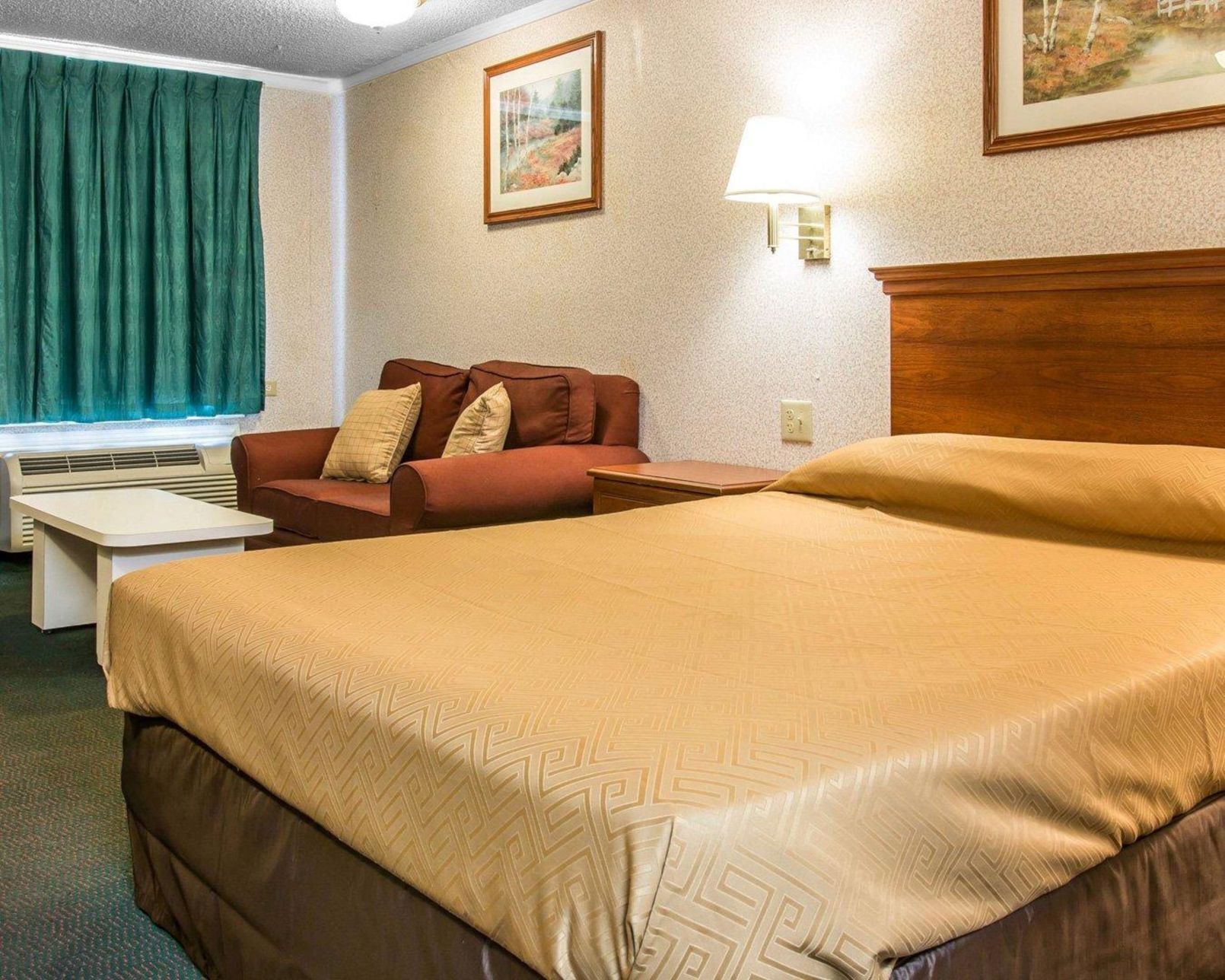 Free WiFi, bed sheets