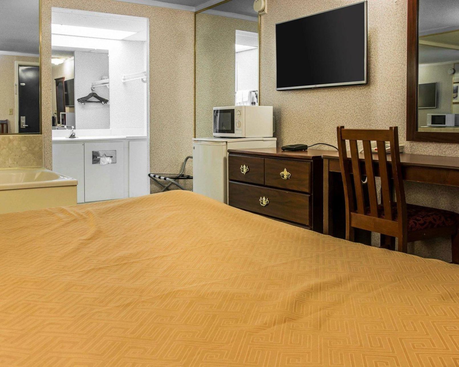 Free WiFi, bed sheets