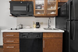 Full-sized fridge, microwave, stovetop, dishwasher - Candlewood Suites Pensacola - University Area by IHG (Pensacola)