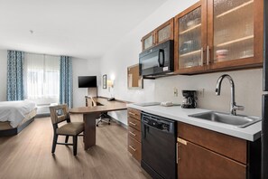 Desk, laptop workspace, iron/ironing board, free WiFi