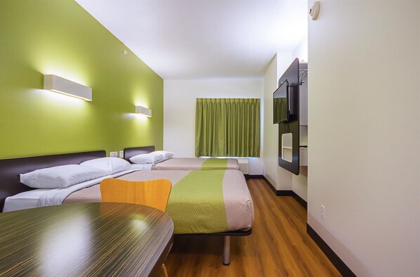 Free WiFi, bed sheets - Days Inn South Bend / Notre Dame (South Bend)